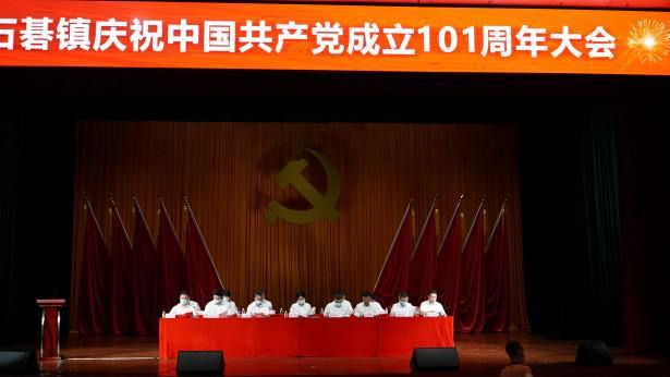 大河装备宣工公司压雪机亮相“十四冬”